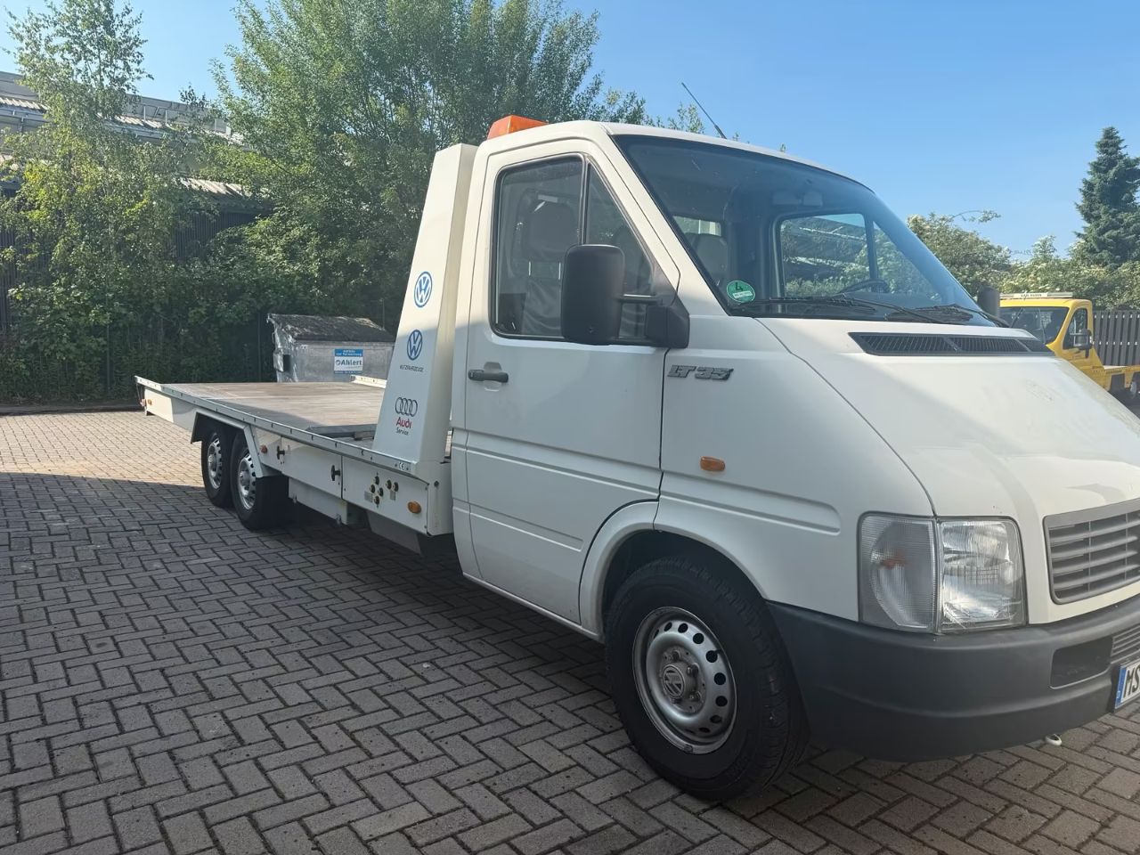 Abschleppwagen (VW, LT 35) - (EZ.: 25. Juli 2006) - (132.519 km) - (1. Hand) - (vollständig scheckheftgepflegt) - (Startpreis: 11.500,00 €)