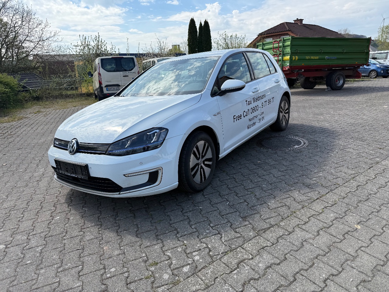Elektro-Kombilimousine (Mietwagen) - (Volkswagen, e-Golf - Automatik) - (EZ: 18. März 2015) - (74.487 km)