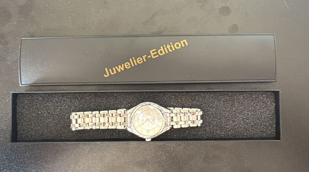 Damen Armbanduhr (Tissot, Powermatic 80) - (Automatik) - (23 Juwelen) - (Edelstahl) - (Saphirglas) - (Startpreis: 250,00 EUR