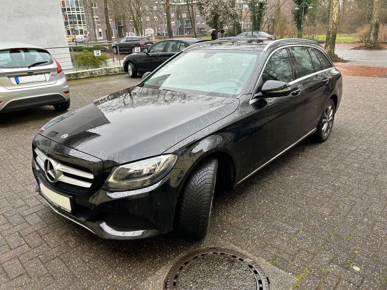 Kombilimousine (Mercedes-Benz, C 180 Avantgarde), EZ: 03. August 2017  (109.375 km), Automatik (Startpreis: 9.500,00 €)