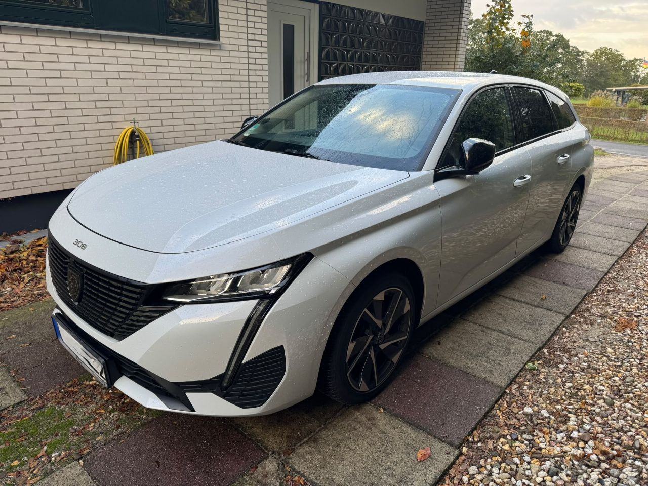 Kombilimousine (Peugeot, 308 1.5 l BlueHDi) - (EZ.: 29. April 2025) - (31.195 km) - (Automatik) - (Differenzbesteuerung) - (Startpreis: 8.000,00 EUR)