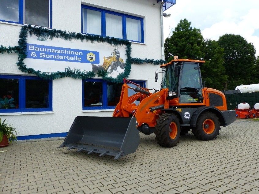 Radlader (Ferrum, DM416 X4 V2) - (Baujahr: Mai 2020) - (weitestgehend neuwertig) - (Verkehrswert: 36.290,00 EUR) - (inkl. Ladeschaufel, Schnellwechsler u. Palettengabel) - (Startpreis: 7.000,00 EUR)