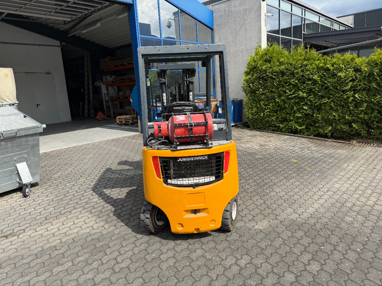 Kattegorie Stapler R3 Ziegler Treuhand | Artikel
