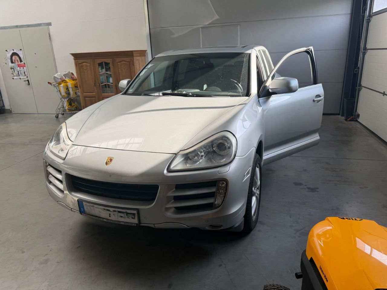 Kombilimousine (Porsche, Cayenne S 4.8 Benziner) - (EZ: 28. August 2007) - (288.547 km) - (Getriebeölspülung in 2026 durchgeführt) - (Serviceheft) - (Startpreis: 4.900,00 EUR)
