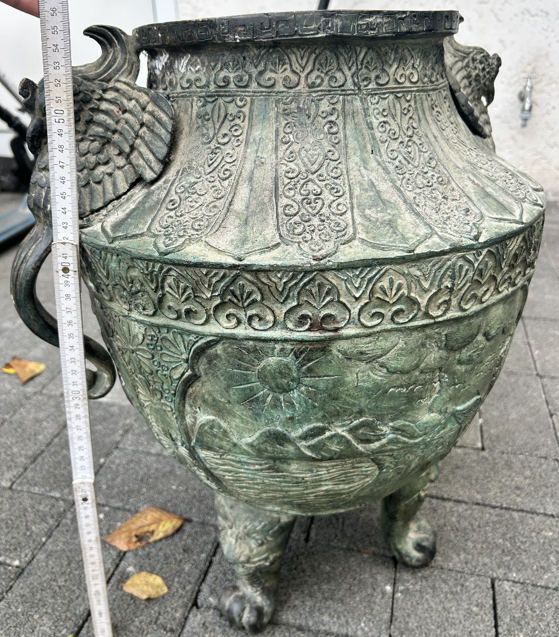 antikes Prunkgefäß (Bronze-Urne mit Tierfiguren) - (ca. 40 kg) - (aufwendige Handwerkskunst)