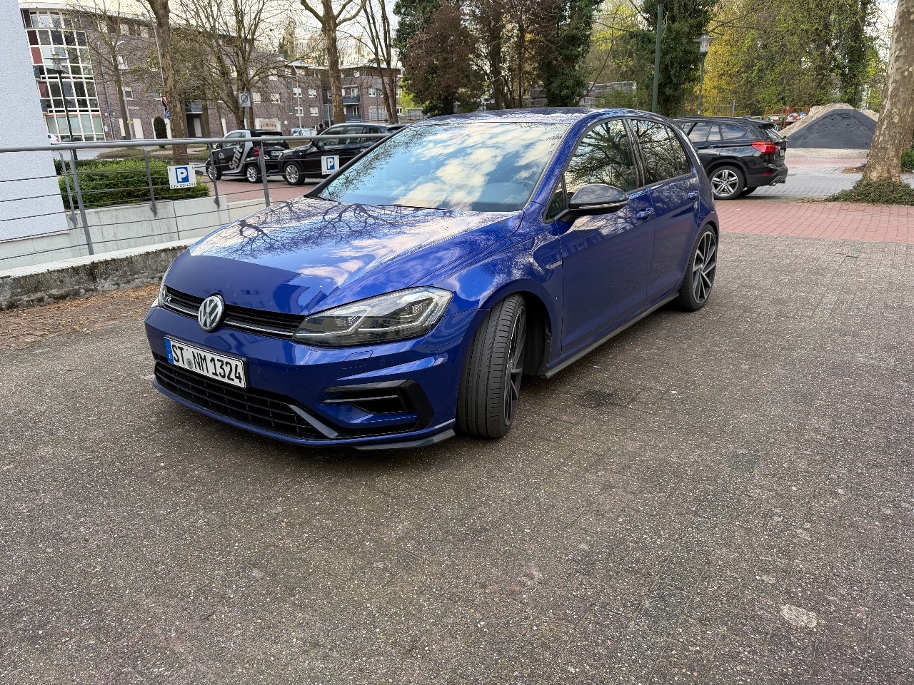 Kombilimousine (VW, Golf VII R 4 Motion BlueMotion Benziner) - (EZ.: 08. Mai 2019) - (91.148 km) - (Automatik) - (Differenzbesteuerung) - (Startpreis: 5.000,00 EUR) 