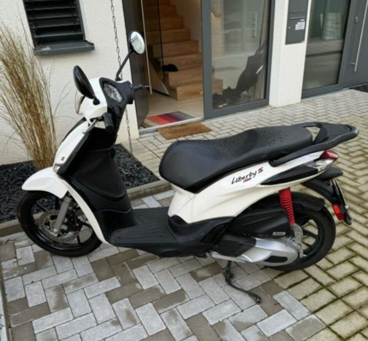 Roller (Piaggio, Liberty 125 Sport IGET E5 (MD41) - (Kaufdatum: 04.06.2021) - (Hinweis: - ohne Fahrzeugpapiere) - (Startpreis: 500,00 EUR) -  (Differenzbesteuerung = Die MwSt. ist nicht ausweisbar !!!) 