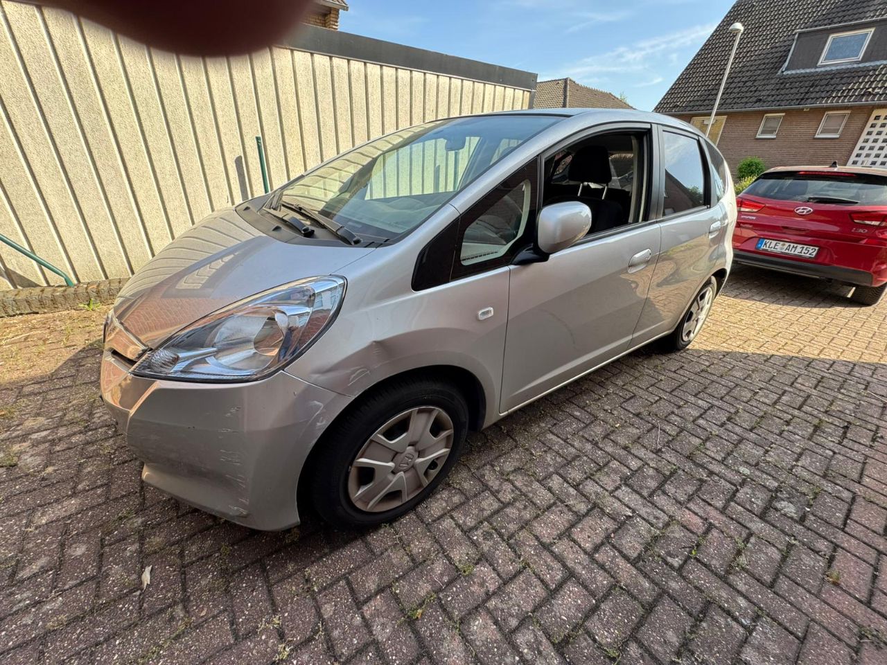 Schräghecklimousine (Honda, Jazz 1.3 l Hybrid Benzin/Elektro) - (EZ.: 08. September 2011) - (17.384 km) - (Automatik) - (Differenzbesteuerung) - (Startpreis: 2.500,00 EUR)