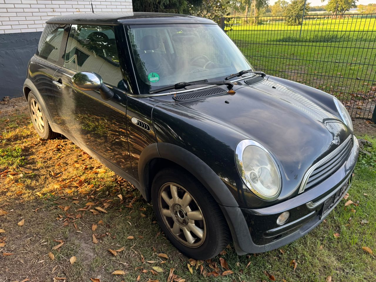 PKW (BMW, Mini One 1,6 Benziner) - (EZ: 06. Mai 2002) - (211.590 km) - (Differenzbesteuerung) - (Startpreis: 250,00 EUR)