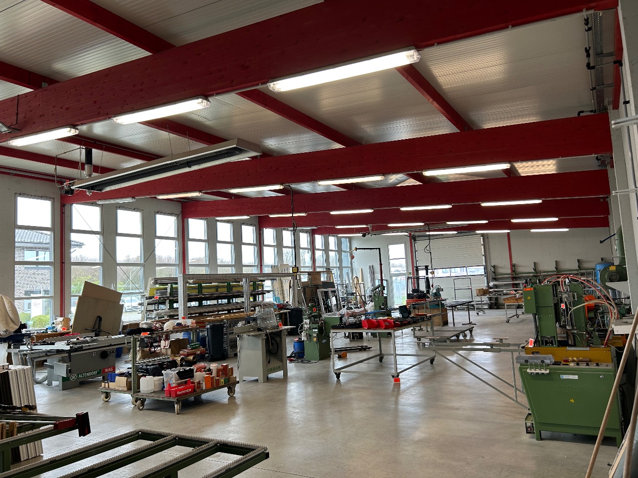 Objektbeschreibung + Fotos der Gewerbe-Immobilie (Baujahr: 2008) - mit PV-Anlage (Die PV-Anlage ist im Kaufpreis enthalten).
