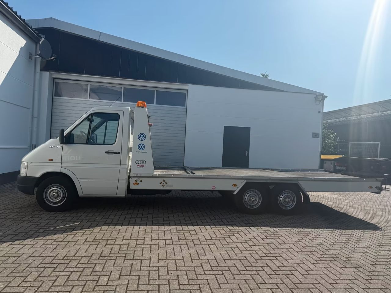 Abschleppwagen (VW, LT 35) - (EZ.: 25. Juli 2006) - (132.519 km) - (1. Hand) - (vollständig scheckheftgepflegt) - (Startpreis: 11.500,00 €)