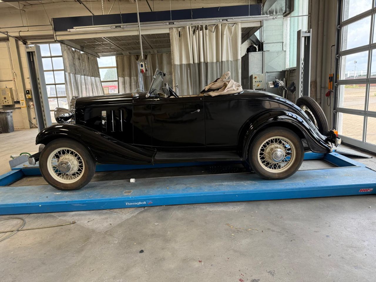 Oldtimer (Chevrolet, Master / Eagle) - (EZ: 01. Juli 1933) - (624 Meilen) - (vormals perfekt restauriert) - (neuwertiger 6-Zyl. Motor) - (Rechtslenker) - (Marktwert laut Gutachten: 22.000,00 EUR) - (Differenzbesteuerung) - (Startpreis: 8.500,00 EUR)