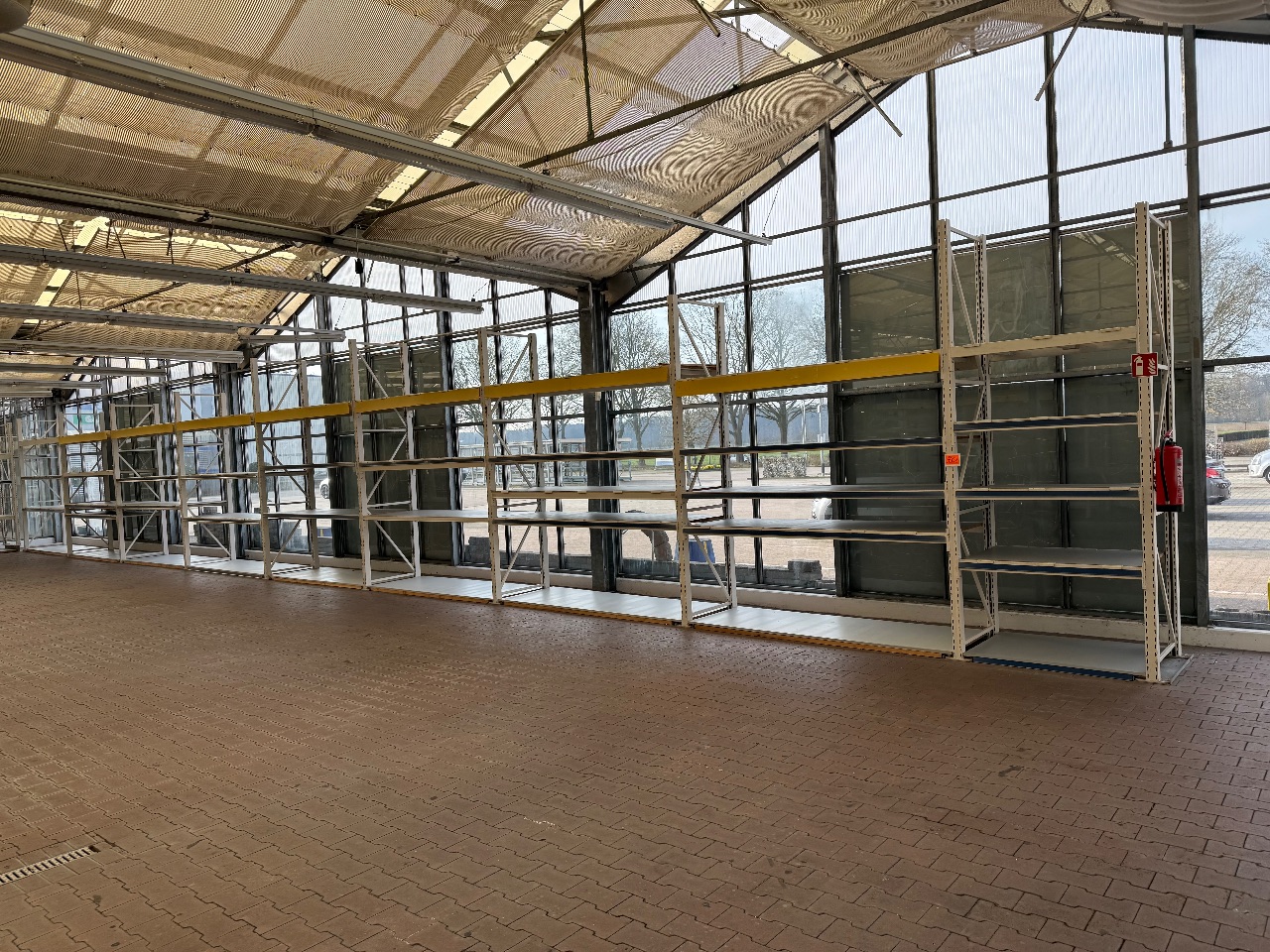 Schwerlastregal (8 Felder, 54 Traversen) - (Abm.: je 260 x 86 x 300 cm) - (1 Feld, 8 Traversen) - (Abm.: je 120 x 86 x 300 cm) - (Länge: 22,00 m)