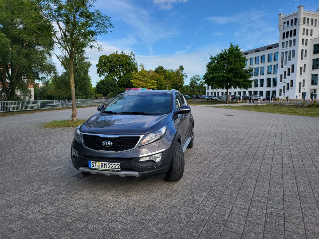 Geländefahrzeug (KIA, Sportage 2.0 CRDi AWD) - (EZ: 21. Juli 2014) - (Laufleistung: 123.813 km) - (Automatik) - (Differenzbesteuerung) - (Startpreis: 4.500,00 EUR)