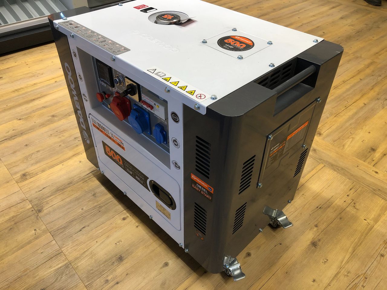 Diesel-Generator (neu) - (Daewoo, DDAE10500DSE-3G, Flüsteraggregat), Nennleistung: 7,5 kVA (400 V) - 6,7 kVA (230 V)